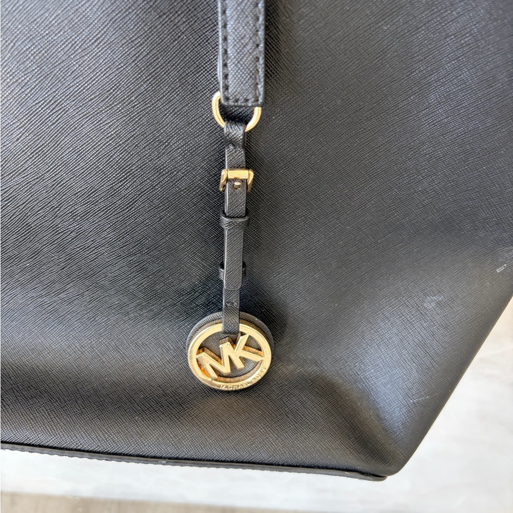 Michael Kors Elegant Black Tote - Picture 3 of 6